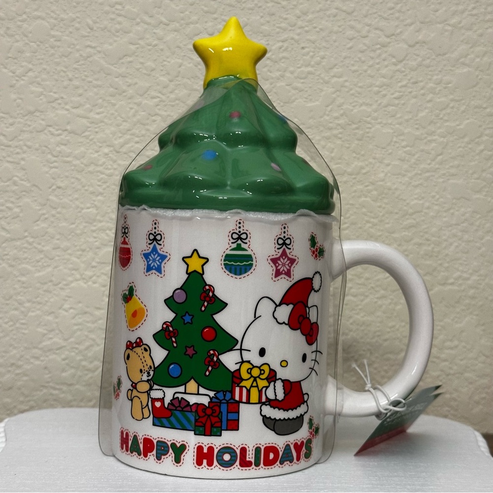 New- Hello Kitty 18 oz Ceramic Christmas Mug with Green Tree Lid